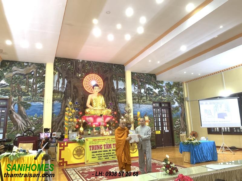 Giá thảm trải không gian thờ phượng