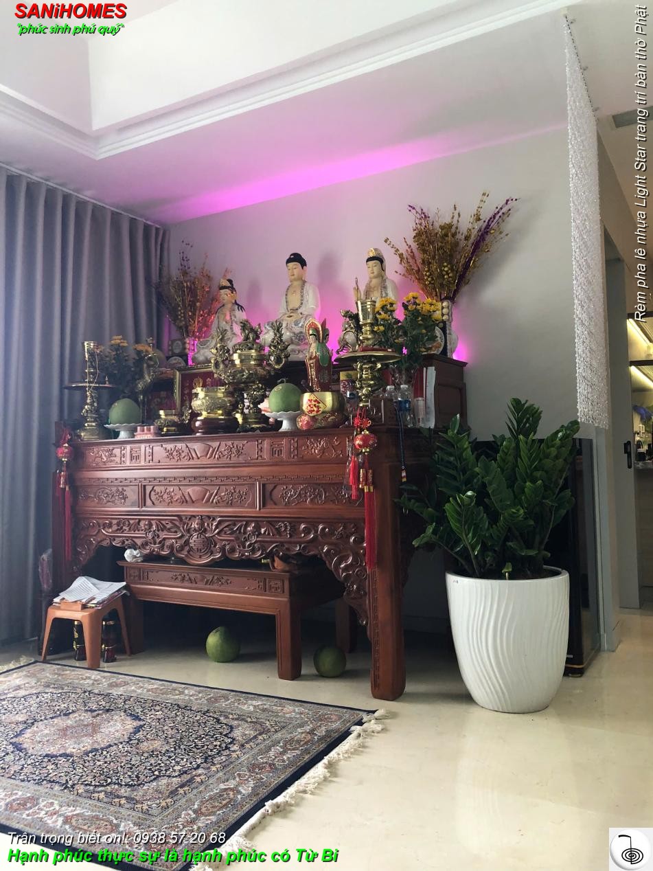 Không Gian Thờ Phật Thanh Tịnh Với Rèm Pha Lê Nhựa Light Star 